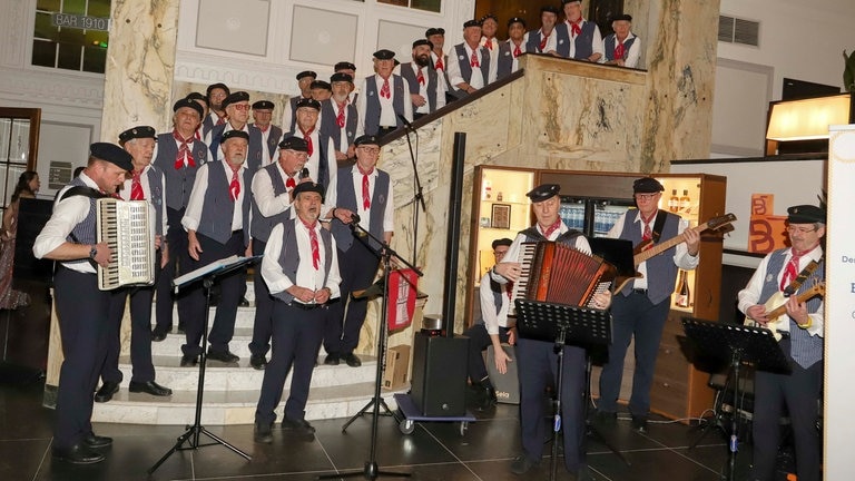 Shanty-Chor "De Tampentrekker" beim Neujahrsempfang 2025 in Hamburg.