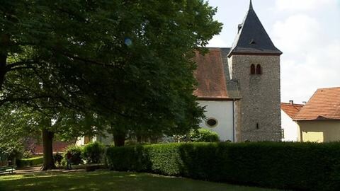 Ev. Kirche mit Friedhof in Hangen-Weisheim