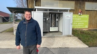 Nach Diebstählen bei Hofläden hat die Polizei dank zwei Landwirten zwei Frauen vorläufig festgenommen. 
