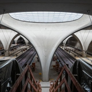 Ist der Tiefbahnhof von S21 zu klein geplant? Ein Gutachter hatte seinen eigenen Stresstest angezweifelt, jetzt fordern Verbände den Kombibahnhof. Ein FAQ zur aktuellen Lage. 
