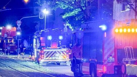 Großes Feuerwehraufgebot bei einem Wohnungsbrand in Karlsruhe-Durlach.