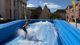 Surfwelle in Karlsruhe am Marktplatz