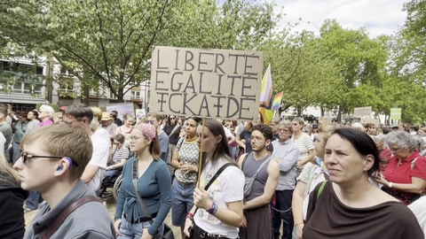 Nach dem AfD-Wahlerfolg in Sachsen-Anhalt haben auch in Mainz zahlreiche Menschen gegen Rechtsextremismus demonstriert. 