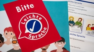 Informationsmaterial zum Thema "Leichte Sprache": "Leichte Sprache" ist besonders einfaches Deutsch und dadurch besser verständlich. Das soll mehr Teilhabe ermöglichen. Millionen Menschen in Deutschland könnten davon profitieren.