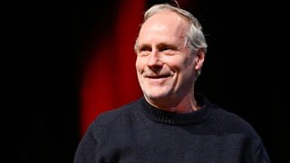 Tatort-Schauspieler Wolfram Koch steht bei den Nibelungen-Festspielen in Worms als Hagen auf der Bühne.