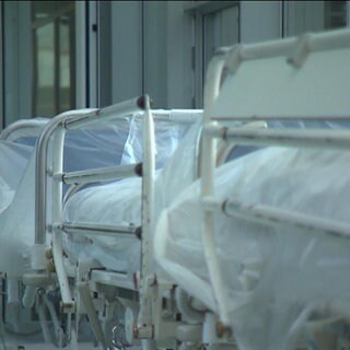 Leere Krankenhausbetten