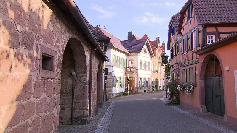 Die Hauptstraße von Burrweiler