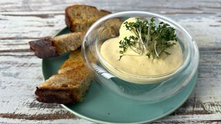 Eier Florentine mit Kresse und Spinat