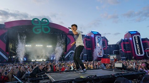 Wincent Weiss beim Glücksgefühle Festival auf dem Hockenheimring 2024.