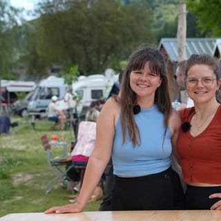 Die Schwestern Debby und Mi auf ihrem Campingplatz in ihrem Heimatort Oberwesel