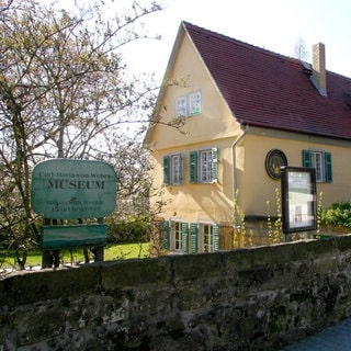 Carl-Maria-von-Weber-Museum, Hosterwitz, Dresdner Str. 44. im einstigen Winzerhaus wohnte nach 1818 (Carl Maria von Weber (1786-1826) 