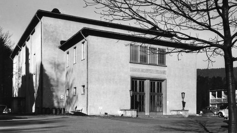 Der erste SWF-Neubau Auf der Funkhöhe wird heute als Hans-Rosbaud-Studio bezeichnet.
