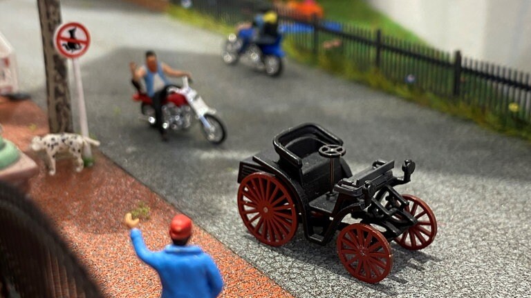  ... den Motorwagen Victoria von 1893 ...