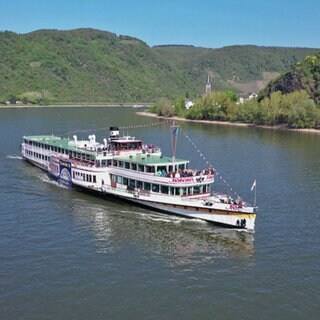 Passagierschiff auf dem Rhein: der Schaufelraddampfer "Goethe"