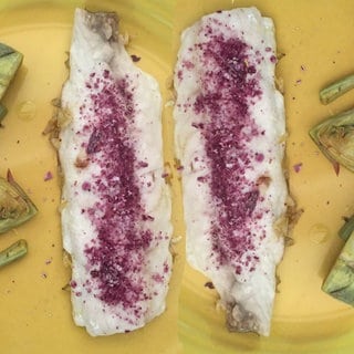 Fisch (Meeräsche) mit pinkem Salz