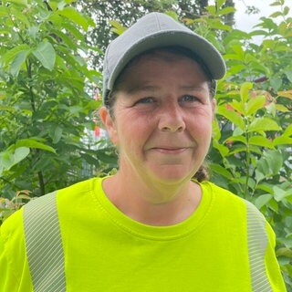 Sandra Geiger hat gesehen, wie eine Frau die 13-jährige Schwimmerin aus dem Rhein am Strandbad Oppenheim in ein Schlauchboot gezogen hat. Sie hat dann geholfen, das Boot an den Strand zu ziehen.