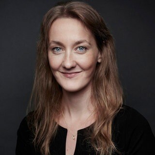 Prof. Frauke Rostalski, Rechtswissenschaftlerin und Mitglied im Ethikrat, lächelt in die Kamera. Sie erklärt in SWR1 Leute, warum wir aus ihrer Sicht nicht zum Klimaschutz verpflichtet sind und eine mögliche Lösung im Kampf gegen den Klimawandel.