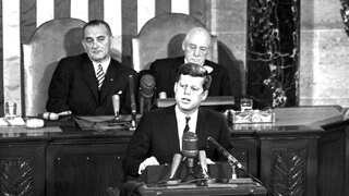 Präsident John F. Kennedy spricht am 25. Mai 1969 über die Mondmission im Kongress, der das teure Vorhaben genehmigen muss