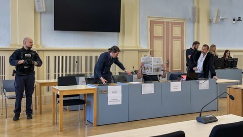 Gerichtssaal im Landgericht Hechingen. Am Freitag hat der Prozess gegen einen Krankenpfleger begonnen. Er soll Patientinnen in Albstadt sexuell missbraucht haben.