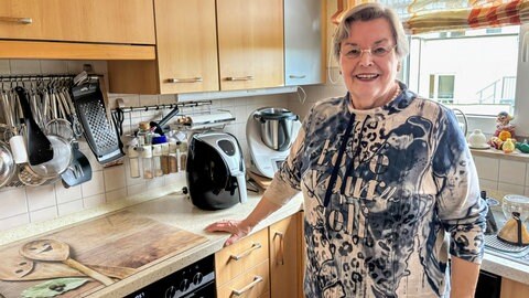 Ursula Burkert in ihrer Küche in Bad Mergentheim. Vor 18 Jahren ist sie in die Stadt gezogen.