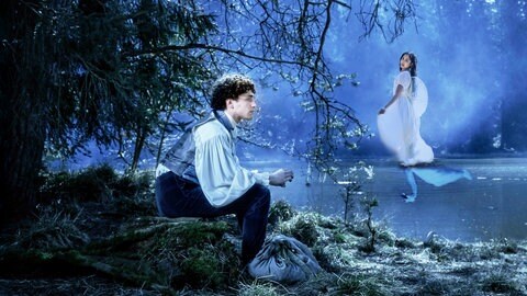 Die Geschichte des klassischen Balletts „Schwanensee“ von Tschaikowsky wird vom SWR für die ARD-Märchenreihe „Sechs auf einen Streich“ neu erzählt.