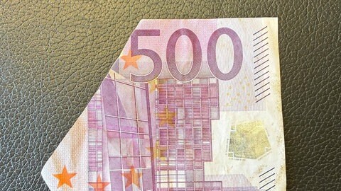 Dieser abgerissene 500-Euro-Schein wurde in Weikersheim abgegeben.