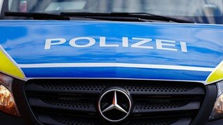 Motorhaube eines Polizeiautos