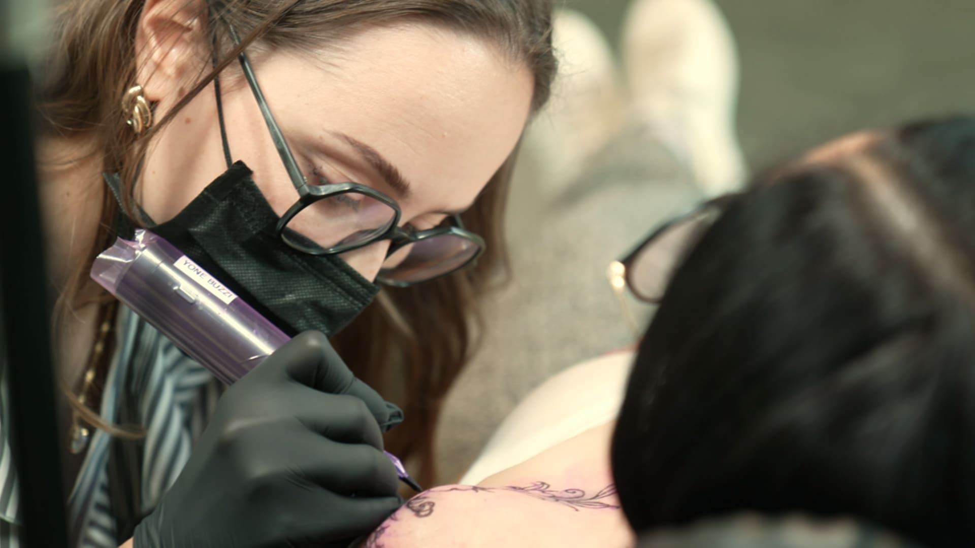 Wenn Botanik unter die Haut geht: Tattookunst von Yone Buzzi