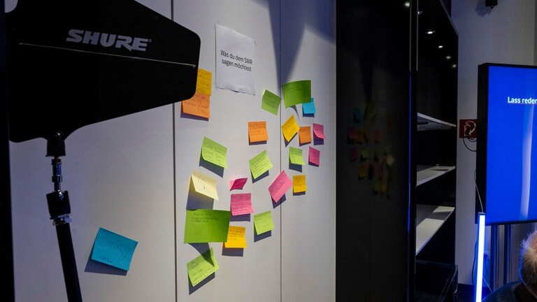 SWR Regiotour: „Lass reden“ von SWR Heimat im SWR PopUp Studio mit Spielern der SG Bettringen.