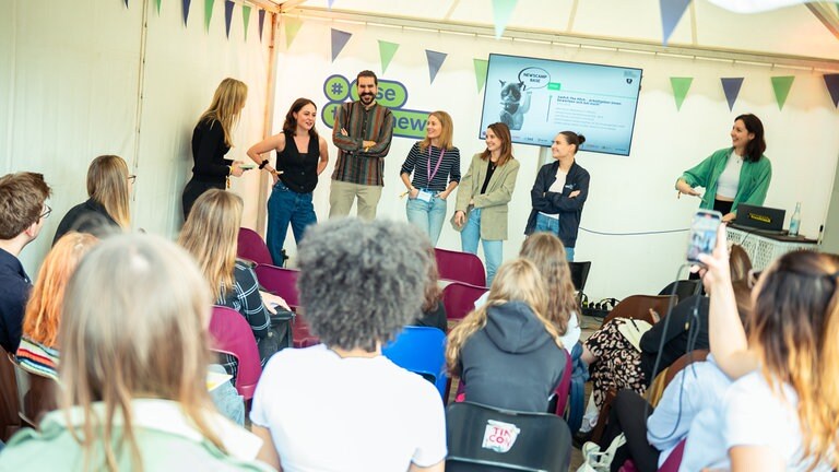 Arbeitgeber-Pitch in der Newscamp-Base.