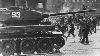 Arbeiteraufstand in der DDR am 17. Juni 1953 in Ost-Berlin: Sowjetischer Panzer auf dem Potsdamer Platz