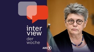 Annette Lehnigk-Emden, Präsidentin des Bundesamtes für Ausrüstung, Informationstechnik und Nutzung der Bundeswehr (BAAINBw), im Bild links die Deutschlandflagge