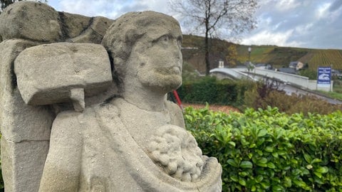 Der römische Weingott Sucellus ist der Schutzpatron der Winzer und Küfer. Und des Ortes Kinheim an der Mosel. 