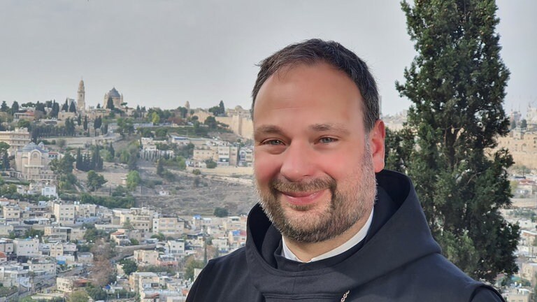 Abt Nikodemus Schnabel von der Dormitio-Abtei Jerusalem spricht über die Bedeutung der Psalmen im klösterlichen Alltag - und über ihre Strahlkraft in einer Stadt, die täglich mit Konflikten ringt.