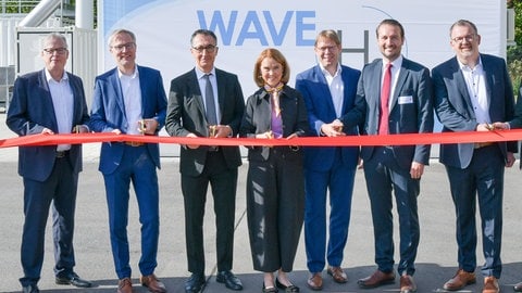 Baden-Württembergs Ministerpräsident Cem Özdemir bei der Eröffnung der Wasserstoff-Testanlage in Freudenstadt