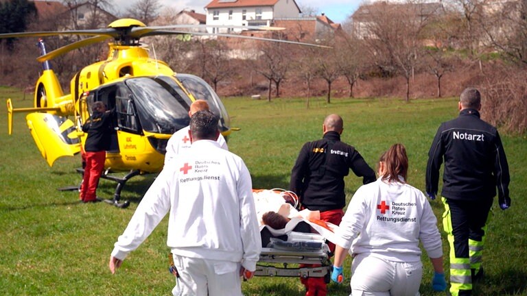 SWR Dokureihe "Die Unfallklinik" zeigt den Alltag in der Zentralen Notaufnahme der BG Klinik Ludwigshafen und Hubschrauber-Rettungseinsätze mit Christoph 5