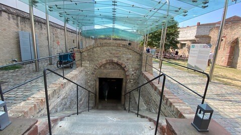 Der Eingang zur Mikwe, dem historischen jüdischen Ritualbad im sogenannten Judenhof in Speyer.