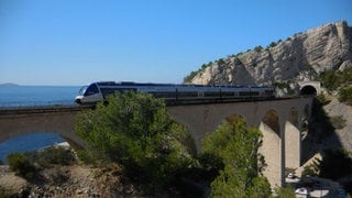 Eine der schönsten Panoramastrecken Südfrankreichs mit über 23 Tunneln und 18 Brücken.