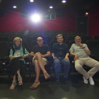 Kinobesitzer Wolfgang Stemann und Klaus Endres mit Freunden