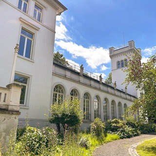 Die Villa Sachsen bei Bingen: vom Sommersitz zum buddhistischen Kulturzentrum