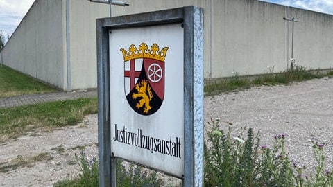 Die JVA Frankenthal besteht aus sechs Hafthäusern mit jeweils mindestens 65 Zellen.