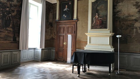 Im Schloss Malberg sind inzwischen einige Zimmer, wie hier das Musikzimmer, restauriert.  