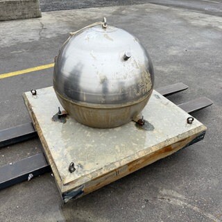 Eine 800 Kilogramm schwere Kugel voller Gin wurde vom Schiffsbergeverein aus Romanshorn im Bodensee wieder gefunden.