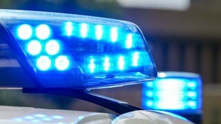Blaulicht auf einem Polizeiauto (Sujetbild).