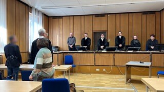 Prozessauftakt am Heilbronner Landgericht: Ein Mann soll in einer Kirche eine 90-Jährige Seniorin ausgeraubt und getreten haben.