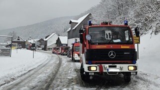 Der Winter hat die Region weiter im Griff. Unter anderem gibt es in Freudenberg mehrere umgestürzte Bäume.
