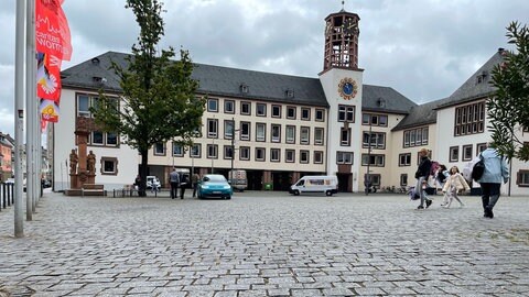 Das Wormser Rathaus und der Marktplatz