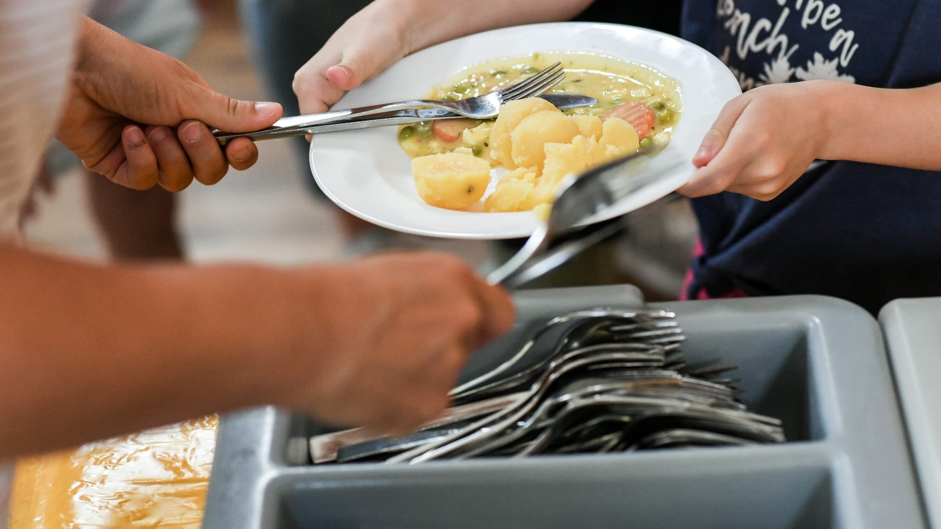 Schulen in Karlsruhe unter Druck: Nicht alle Kinder bekommen Mittagessen
