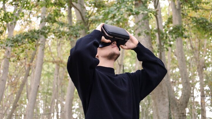 Ein Virtual Reality Spaziergang  kann dabei helfen, die Angst vor oder nach einer Herz-OP zu reduzieren.