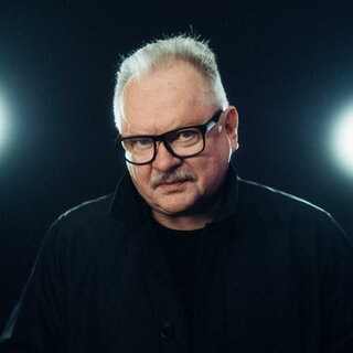 Heinz Rudolf Kunze schaut in die Kamera. 